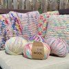 Pletené polštáře z vlny The Wool v duhových barvách Hand Painted Sprinkle, Neon Marshmallow, Marshmallow a Yarnicorn